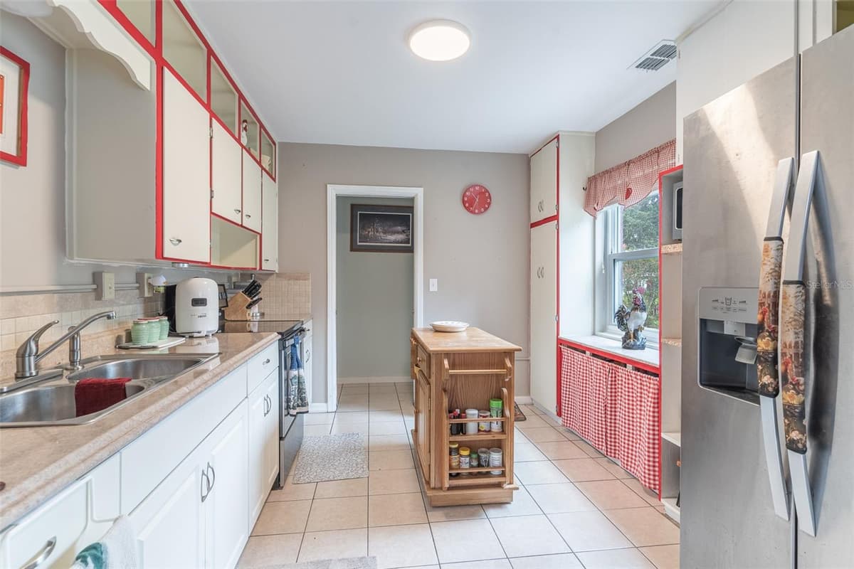 1645 HUNTINGTON STREET — photo 8 of 45