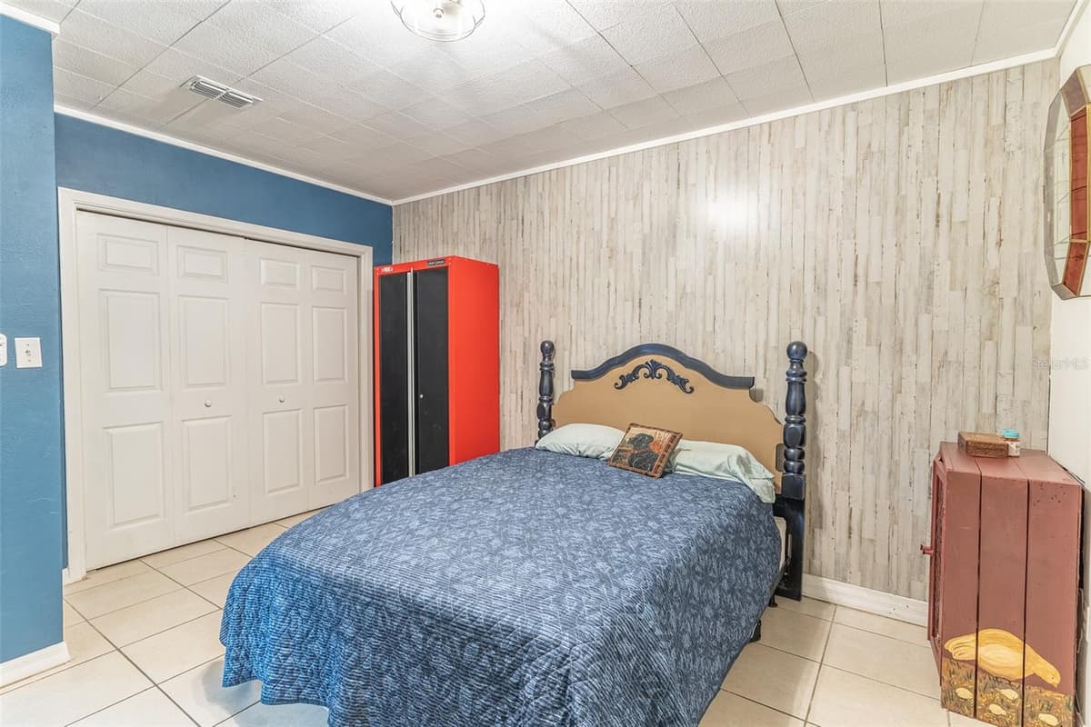 1645 HUNTINGTON STREET — photo 11 of 45