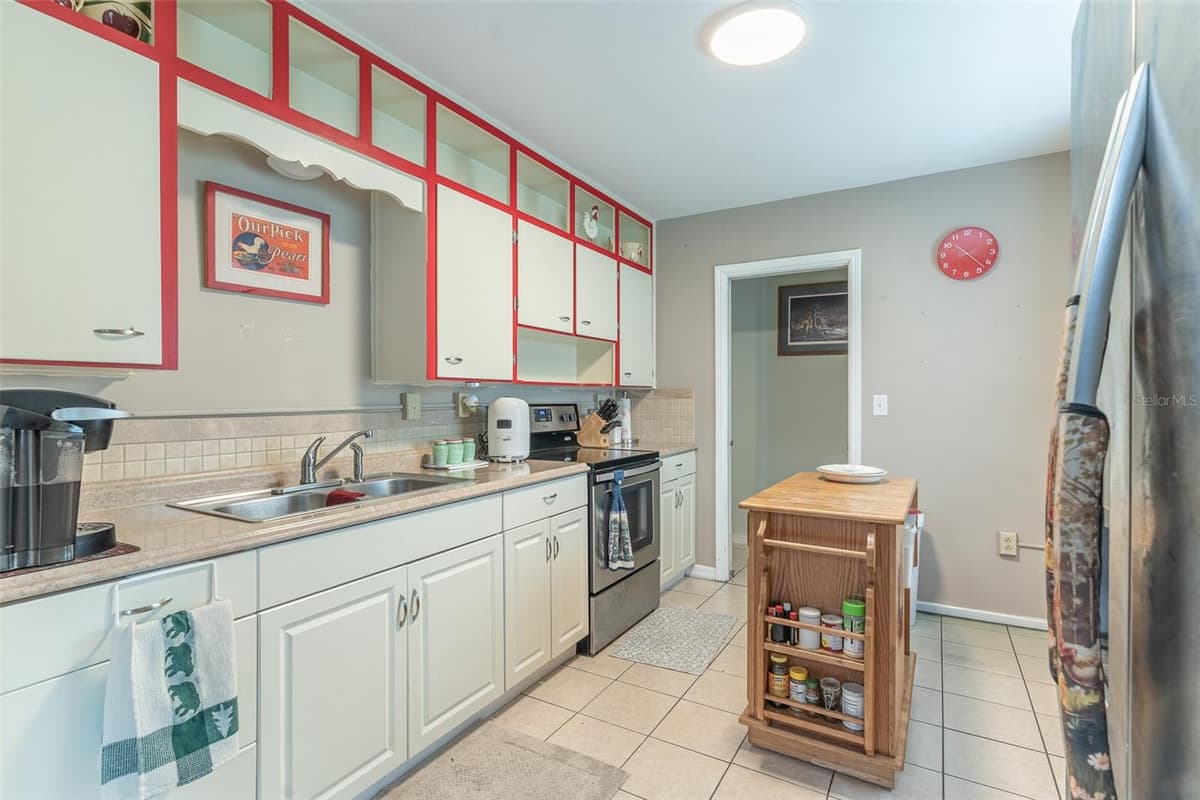 1645 HUNTINGTON STREET — photo 7 of 45