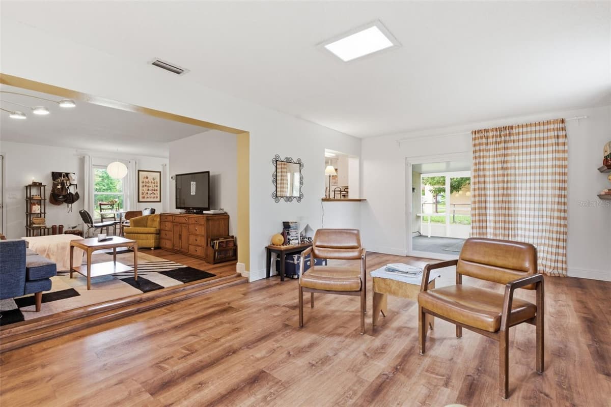 530 FOOTHILL WAY — photo 6 of 40