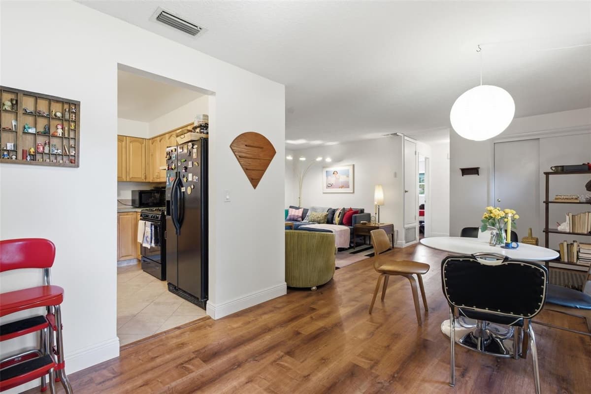 530 FOOTHILL WAY — photo 8 of 40