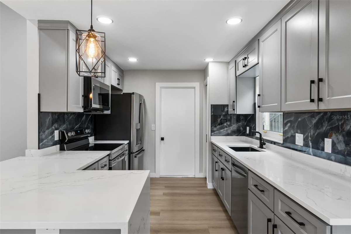 761 ROBINHOOD DRIVE — photo 9 of 41