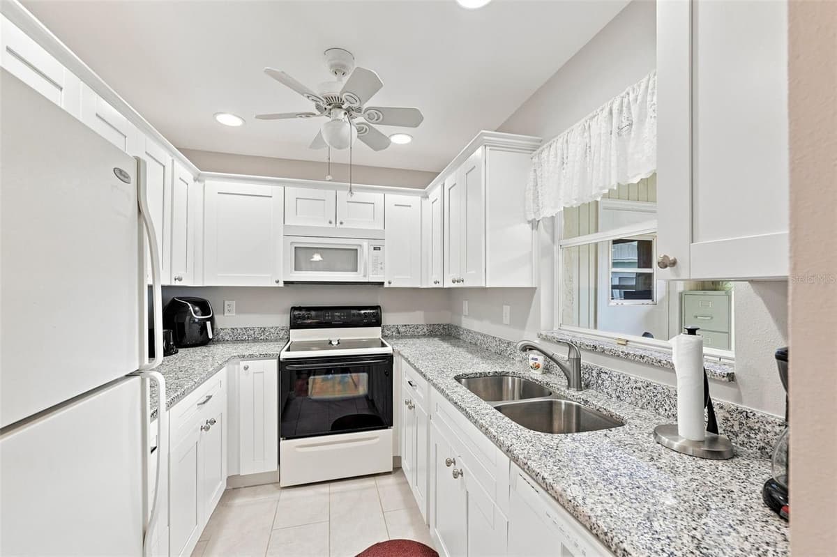 1906 CANTERBURY LANE — photo 10 of 89
