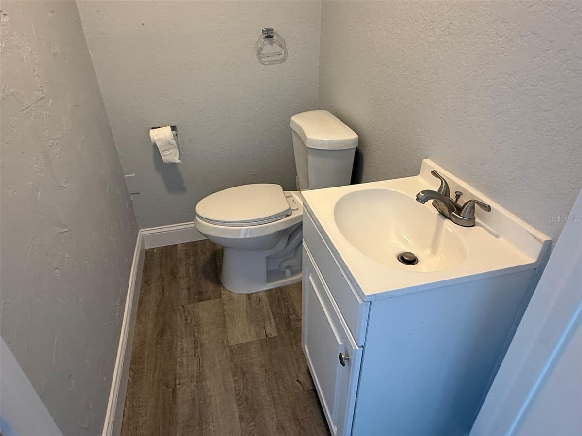 15 UTILITY DRIVE — photo 3 of 5