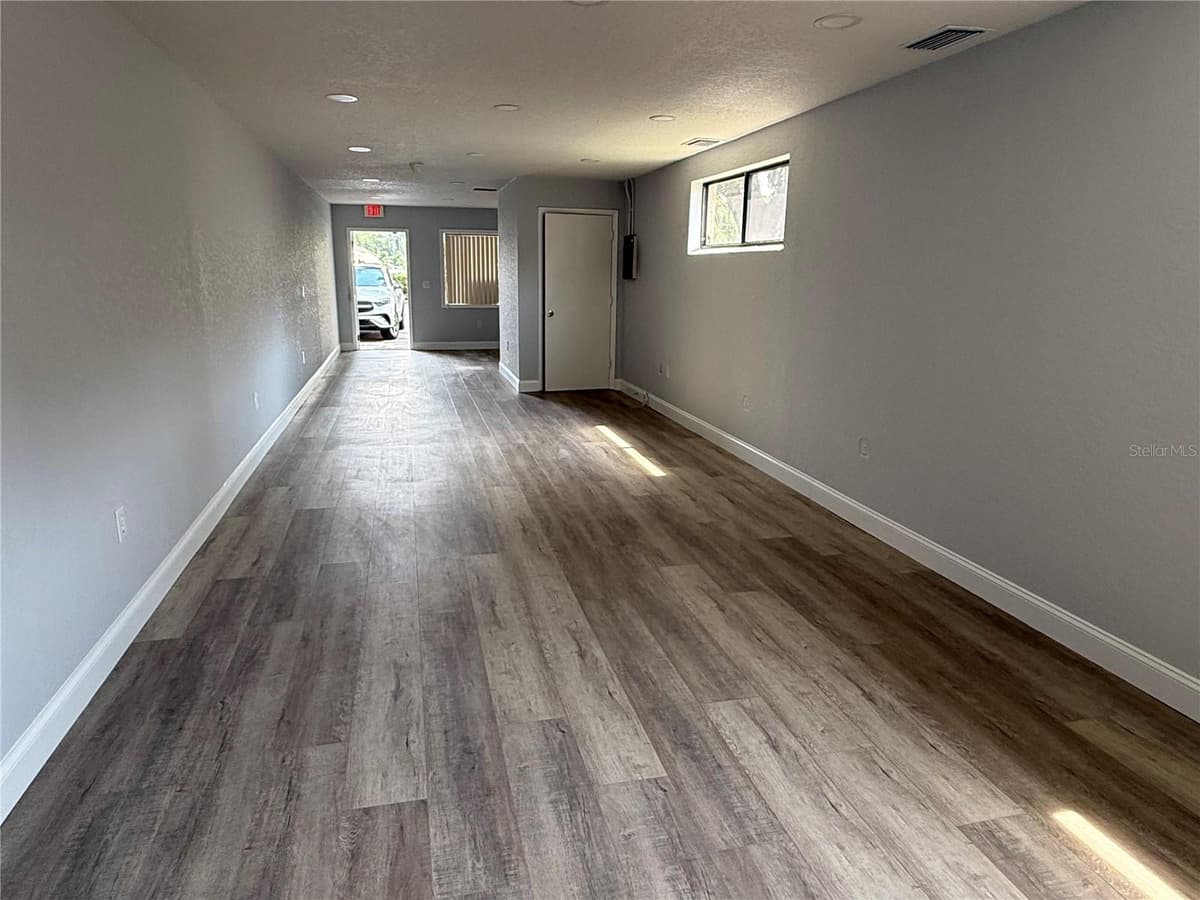 15 UTILITY DRIVE — photo 4 of 5