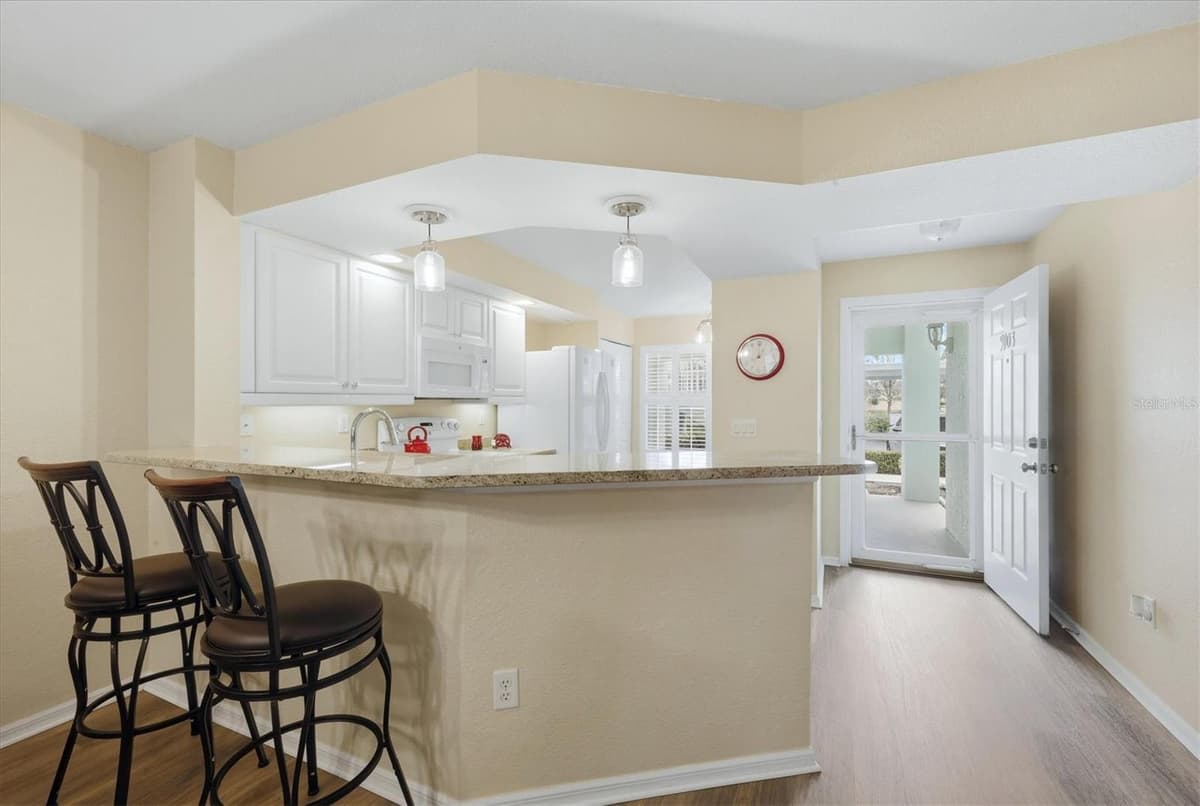 5725 GREENWOOD AVENUE — photo 7 of 21
