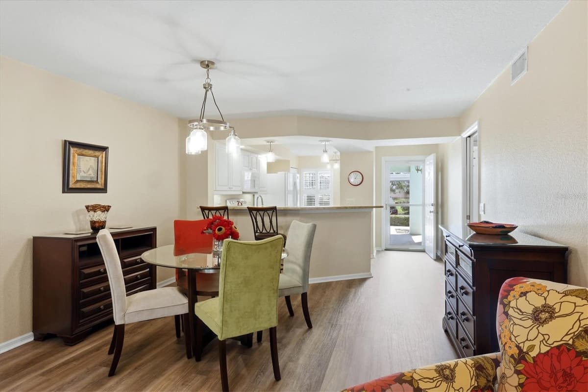 5725 GREENWOOD AVENUE — photo 3 of 21