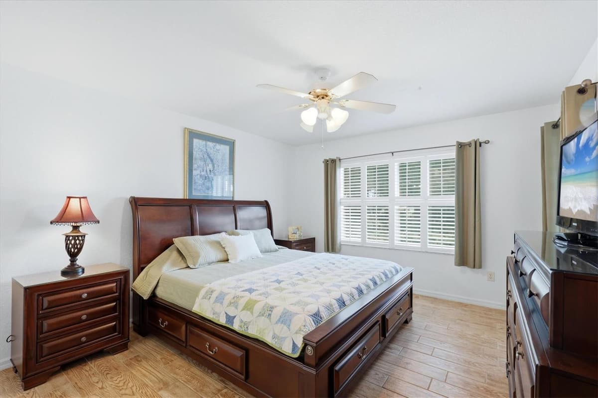 5725 GREENWOOD AVENUE — photo 15 of 21