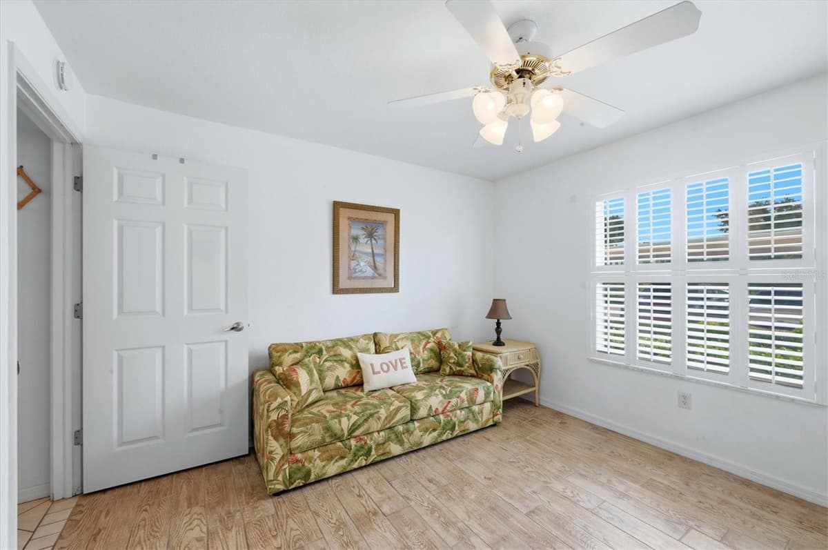 5725 GREENWOOD AVENUE — photo 13 of 21