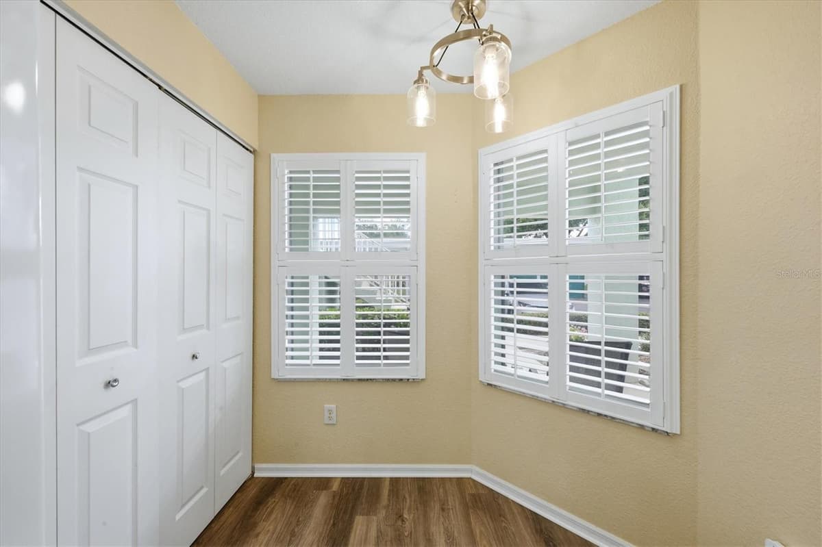 5725 GREENWOOD AVENUE — photo 11 of 21