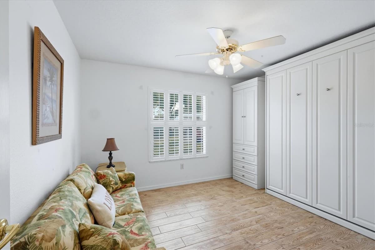 5725 GREENWOOD AVENUE — photo 12 of 21