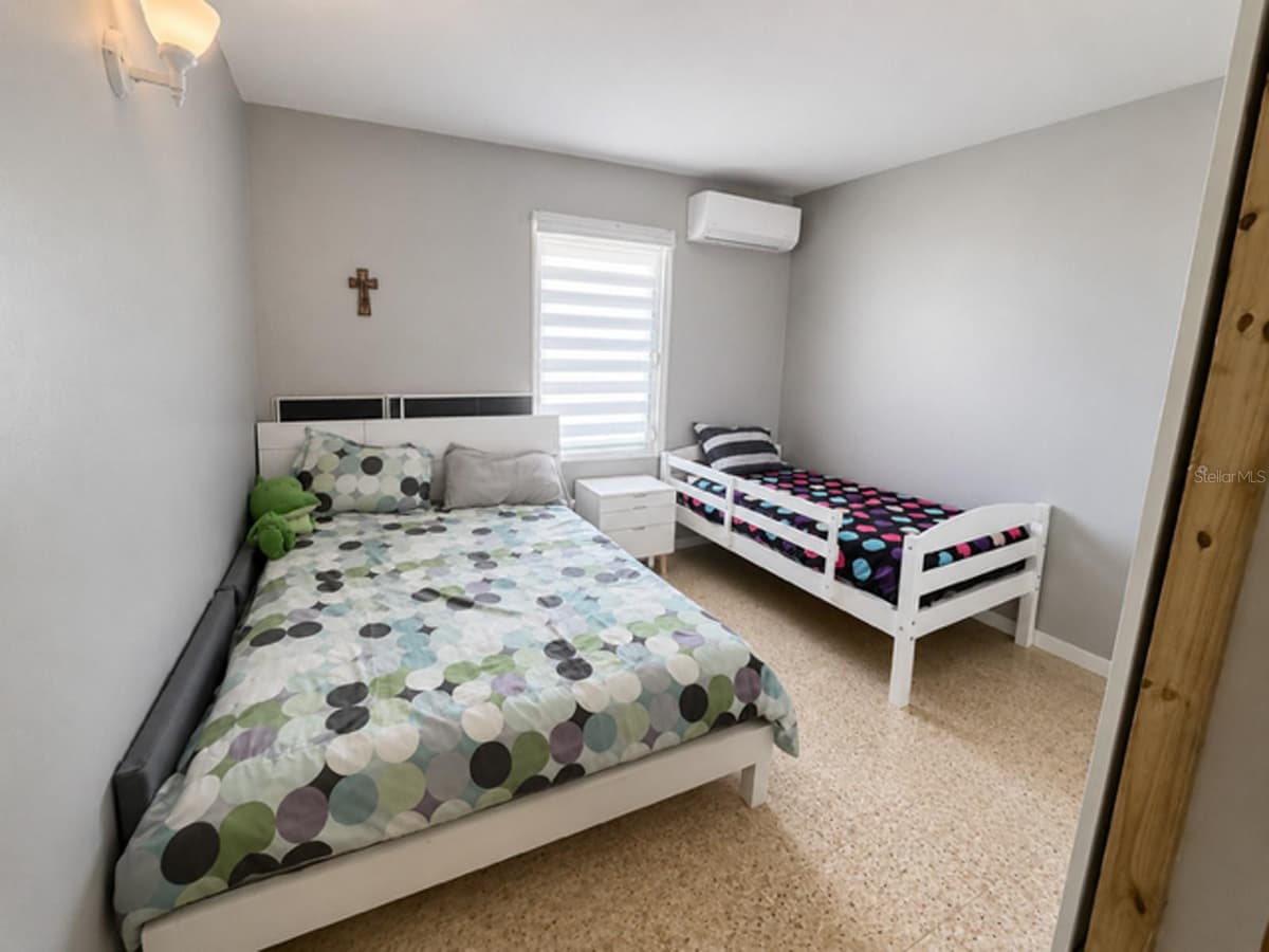 Unknown — photo 9 of 22