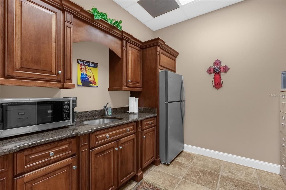 1507 PARK CENTER DRIVE — photo 17 of 30