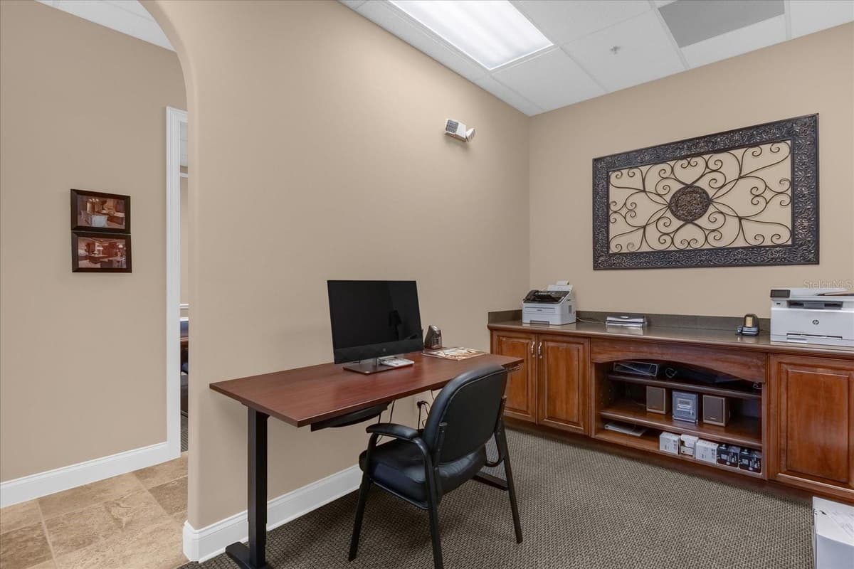 1507 PARK CENTER DRIVE — photo 9 of 30