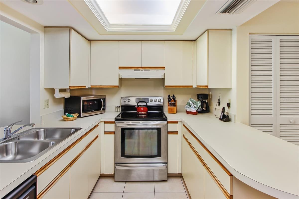 3715 PINECONE COURT — photo 13 of 20