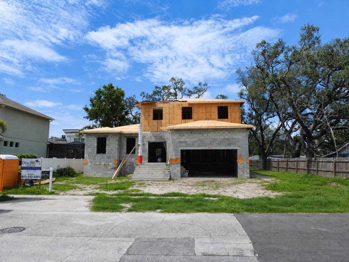 2825 SHELTON AVENUE — photo 1 of 2