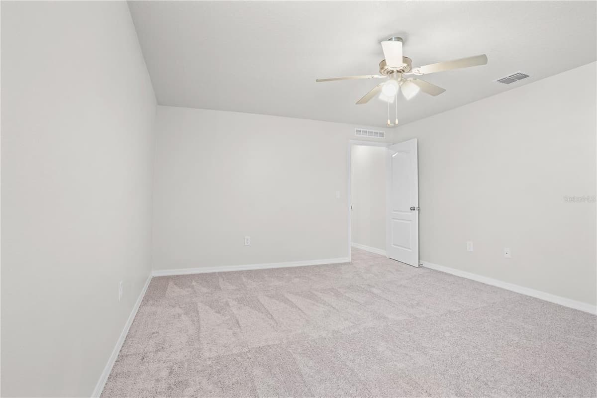 123 VIOLET COURT — photo 16 of 39