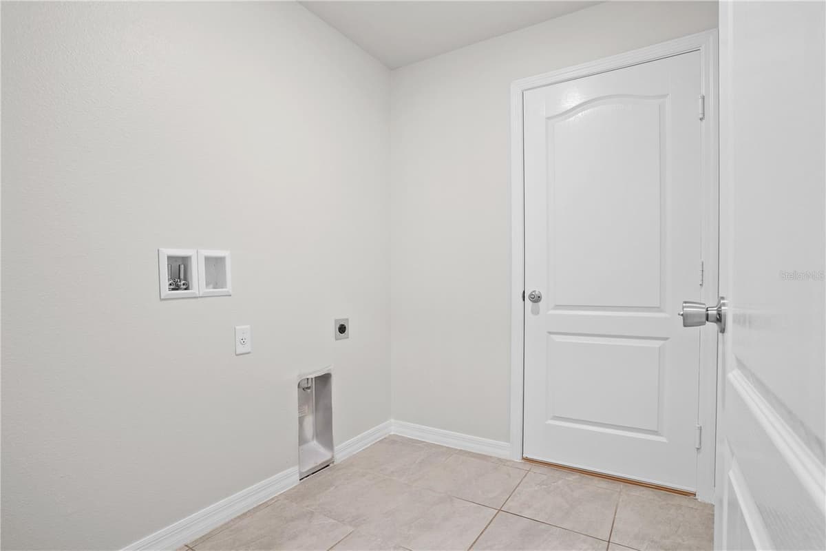 123 VIOLET COURT — photo 27 of 39