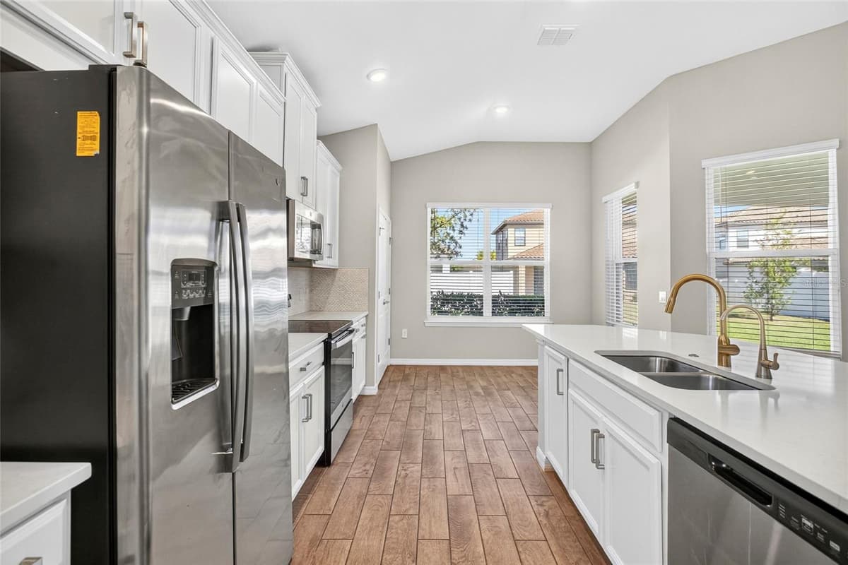 1910 GOBLET COVE STREET — photo 8 of 39