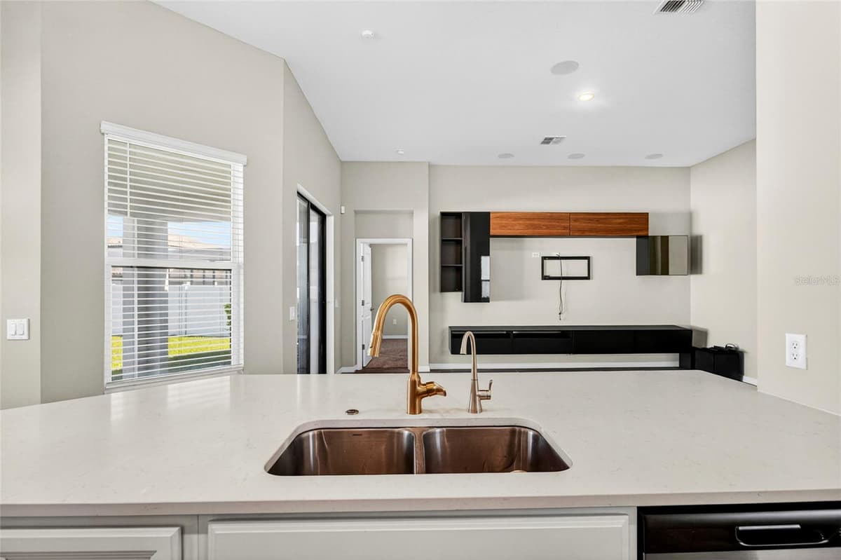 1910 GOBLET COVE STREET — photo 9 of 39
