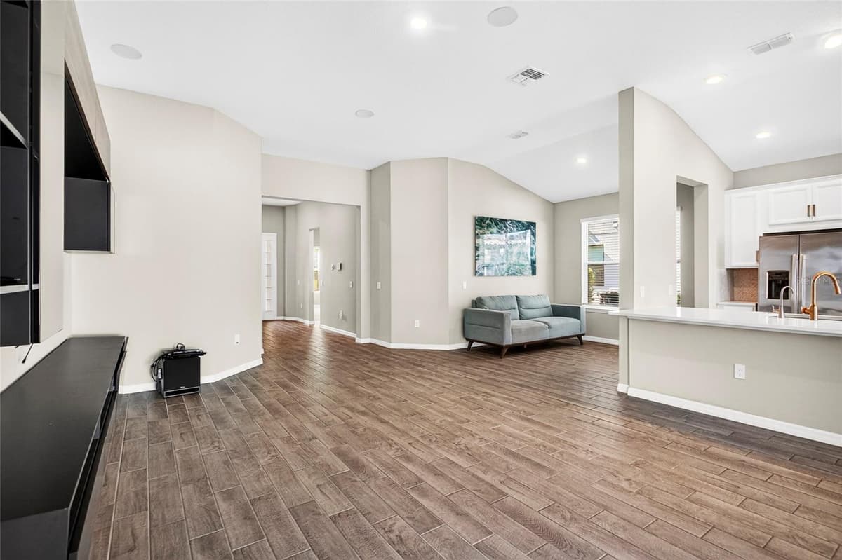 1910 GOBLET COVE STREET — photo 6 of 39