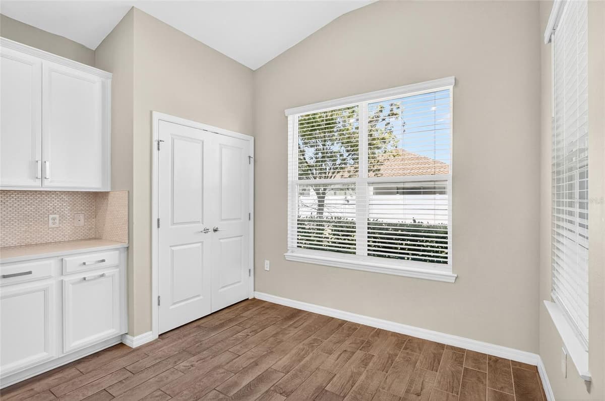 1910 GOBLET COVE STREET — photo 11 of 39