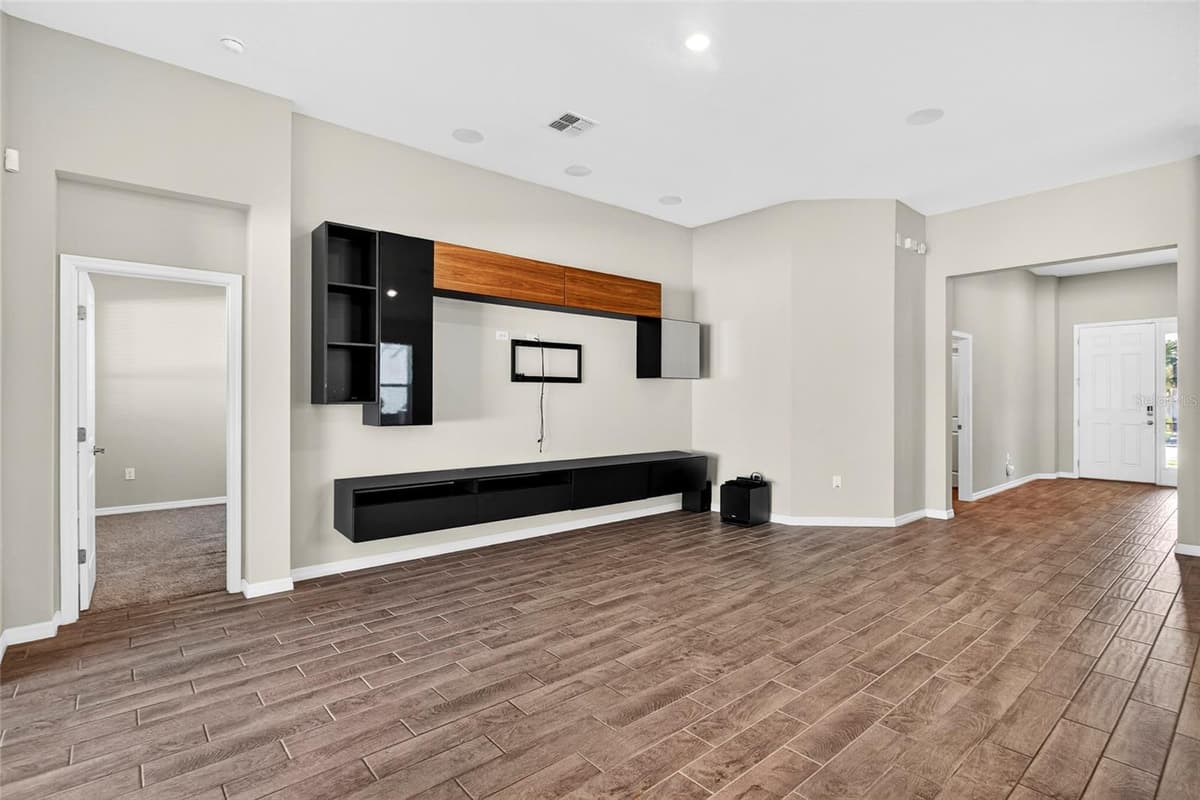 1910 GOBLET COVE STREET — photo 5 of 39