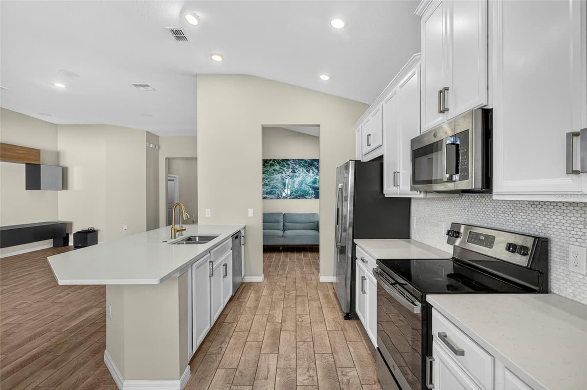 1910 GOBLET COVE STREET — photo 10 of 39