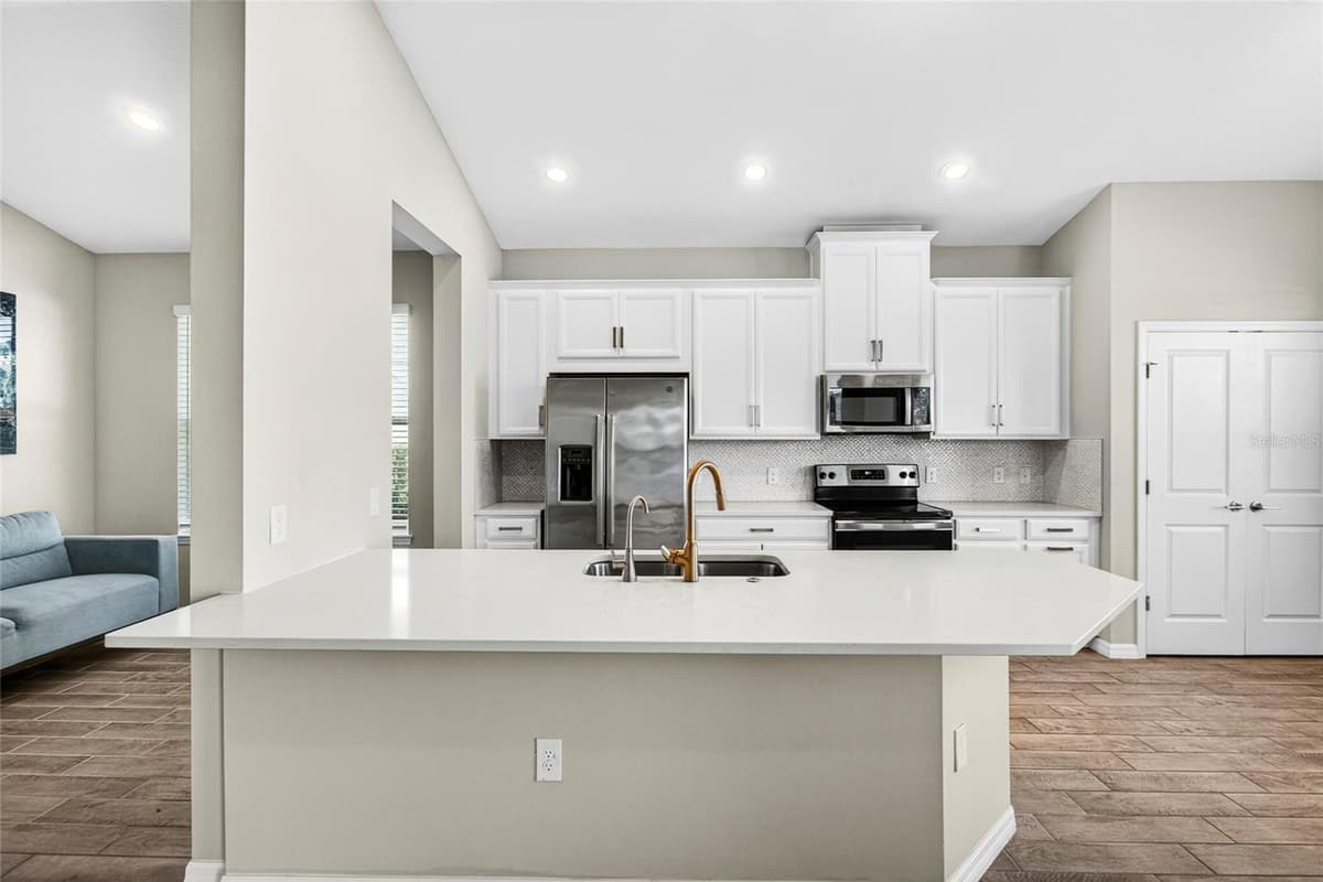 1910 GOBLET COVE STREET — photo 13 of 39