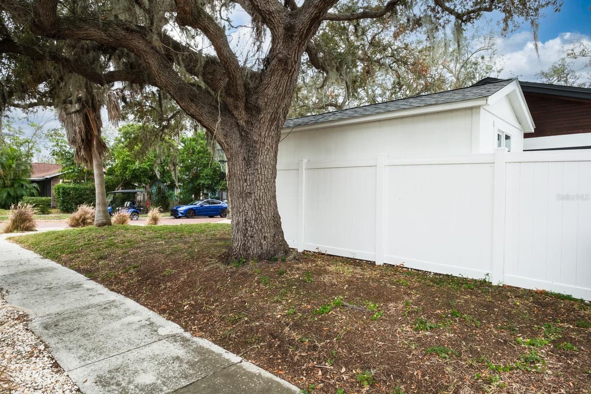 530 LOCKLIE STREET — photo 46 of 56