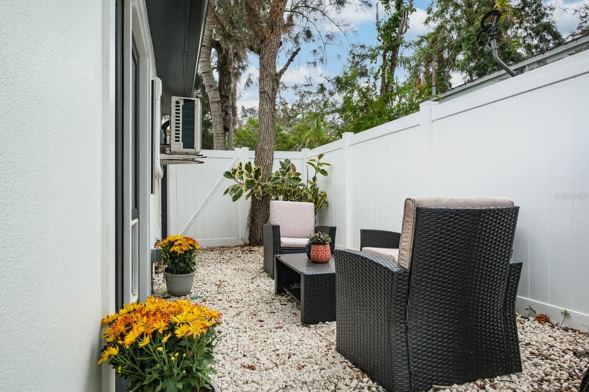 530 LOCKLIE STREET — photo 43 of 56