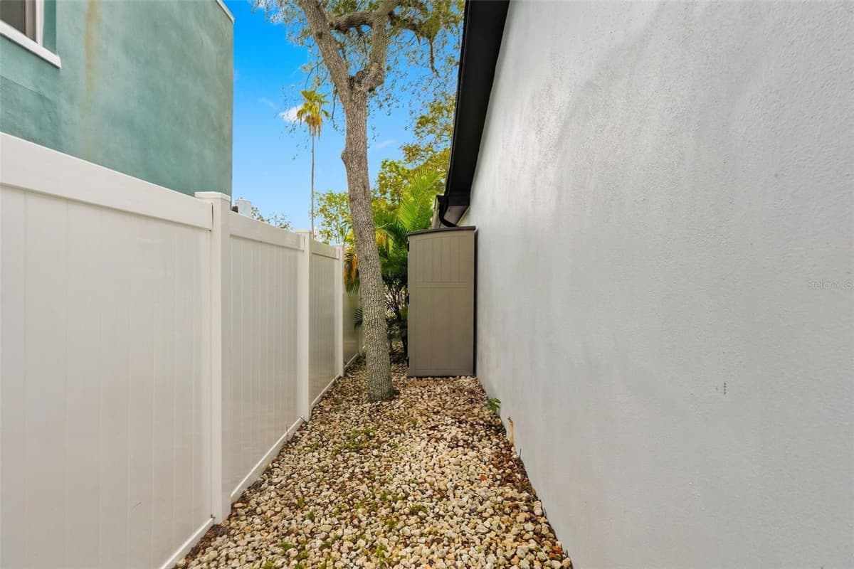 530 LOCKLIE STREET — photo 44 of 56