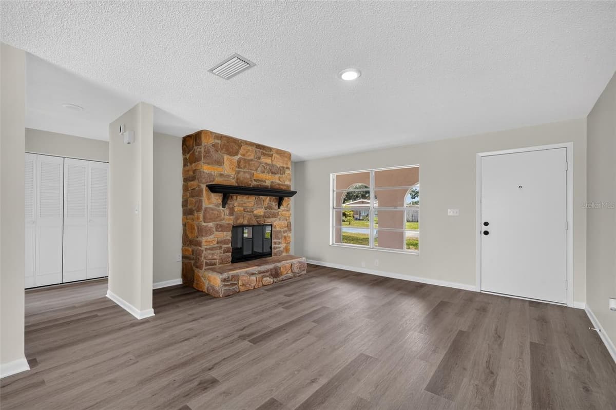 5181 FREDERICK AVENUE — photo 4 of 19