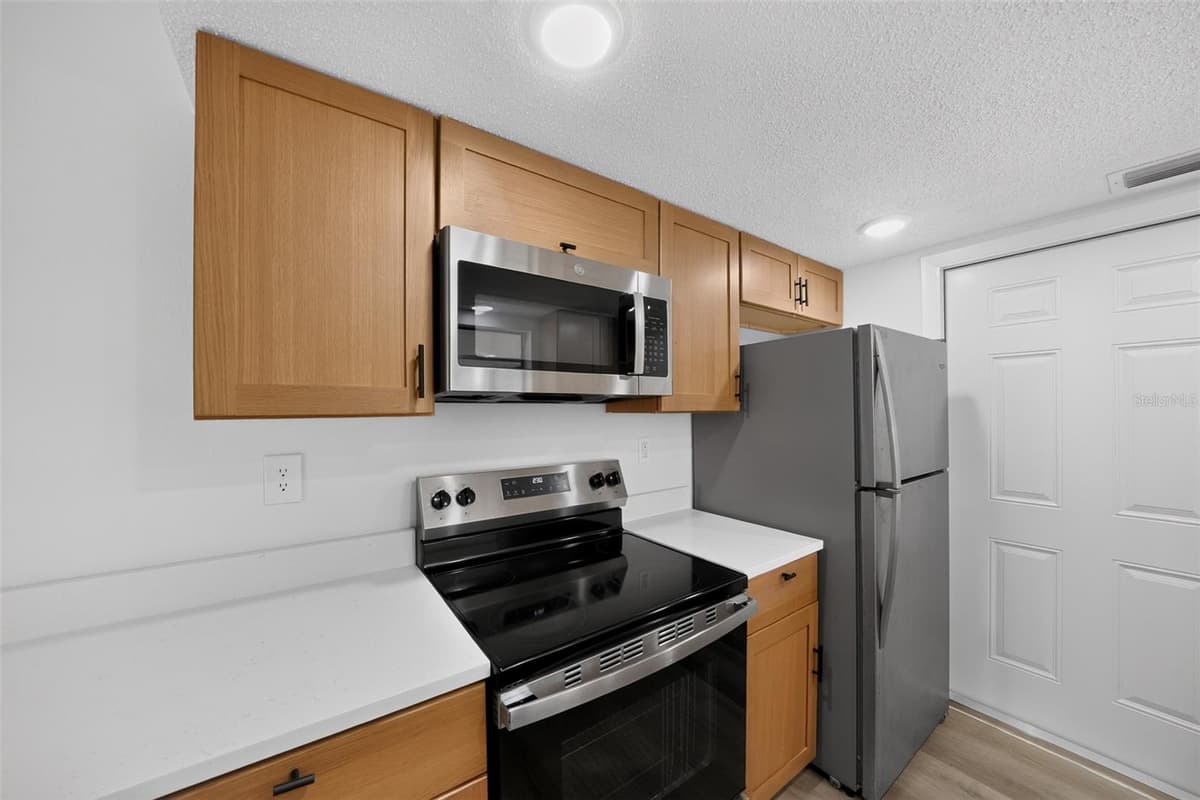 5181 FREDERICK AVENUE — photo 6 of 19