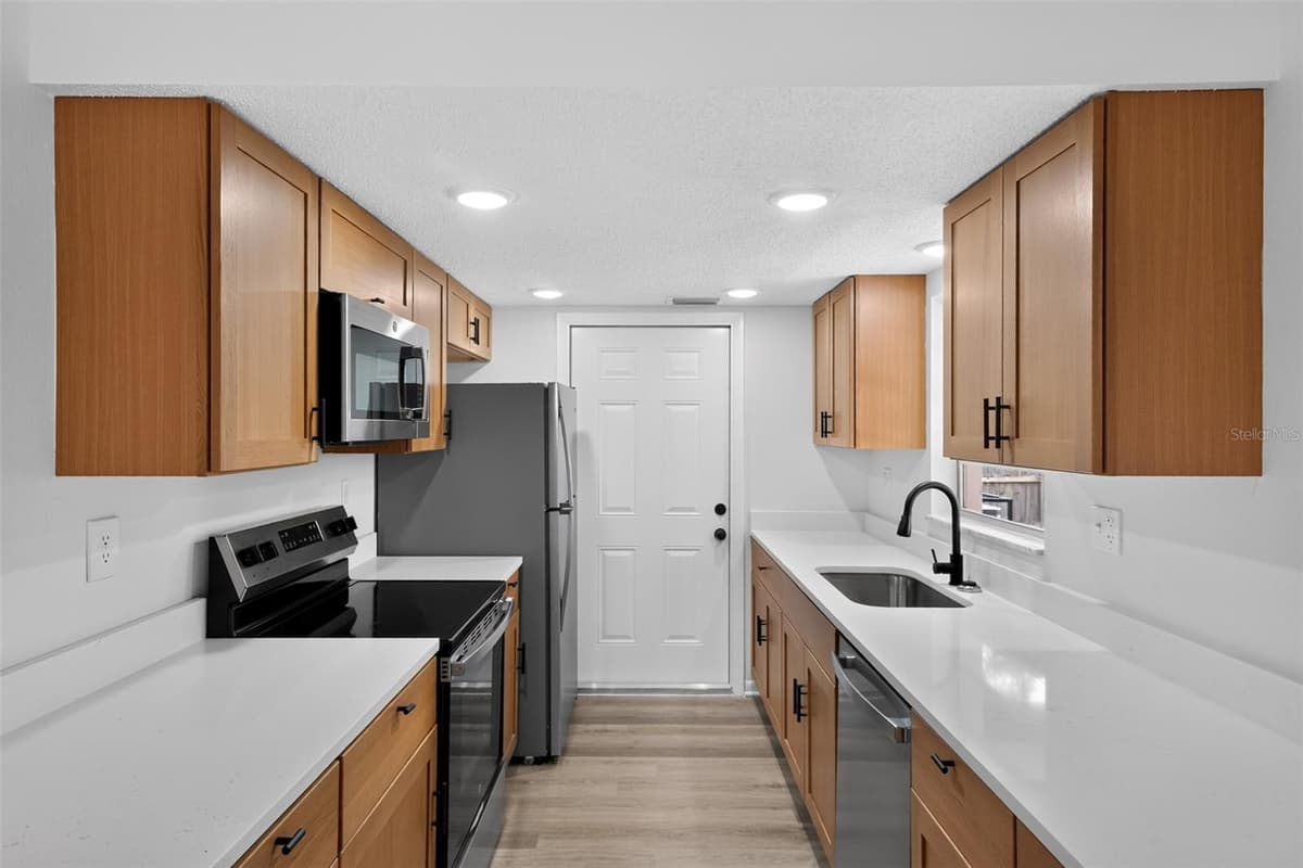 5181 FREDERICK AVENUE — photo 5 of 19