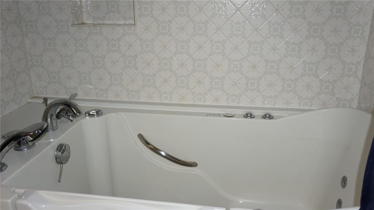 6001 WAYCROSS DRIVE — photo 14 of 22