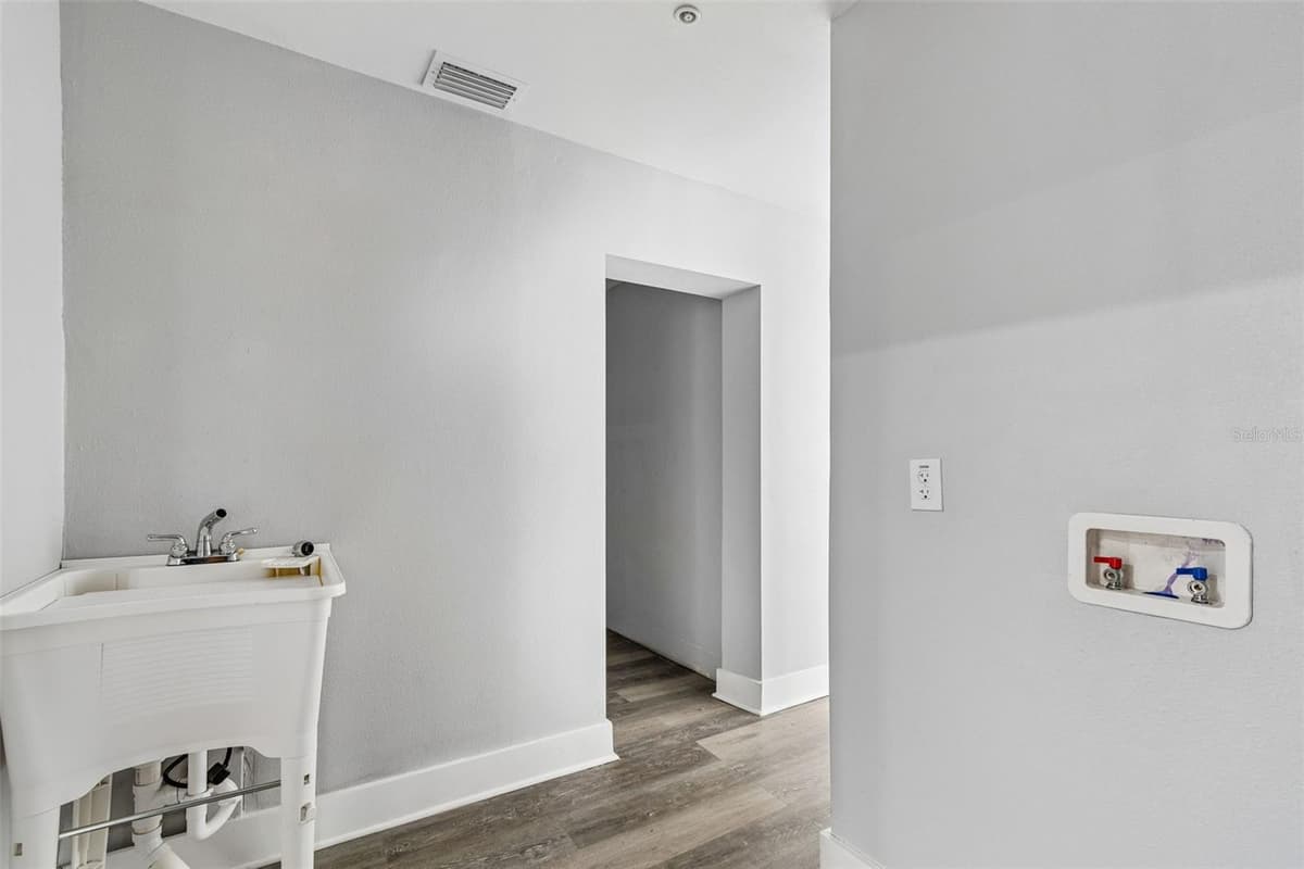 3901 PLATT STREET — photo 11 of 38