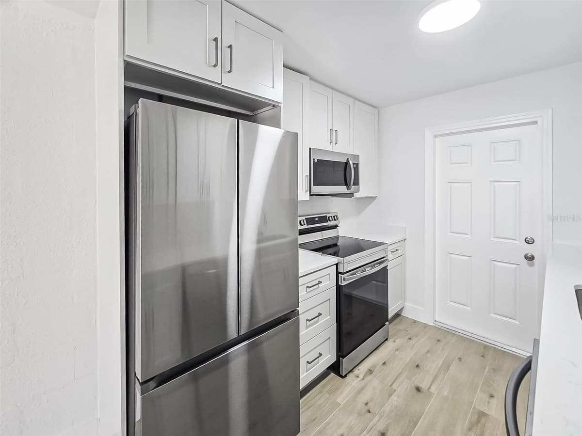 516 12TH STREET — photo 3 of 15