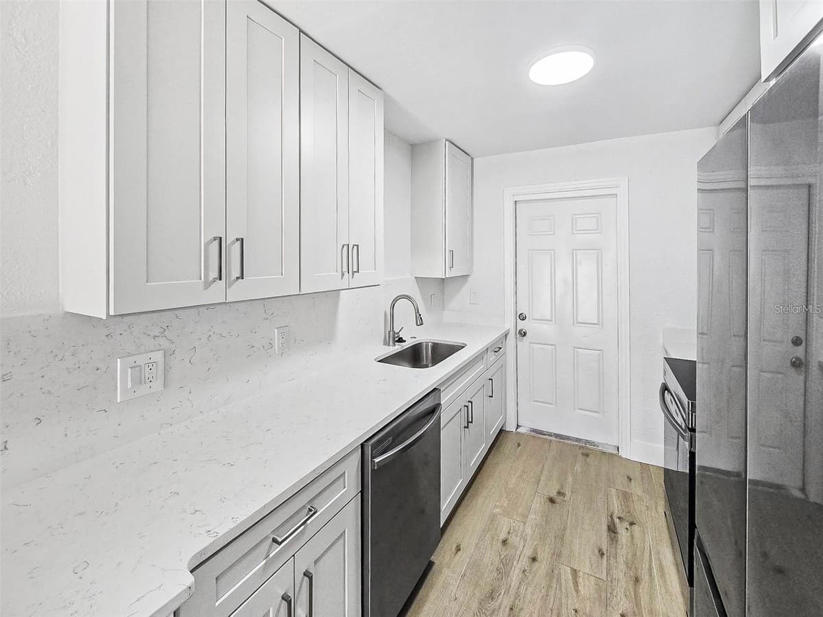 516 12TH STREET — photo 13 of 15