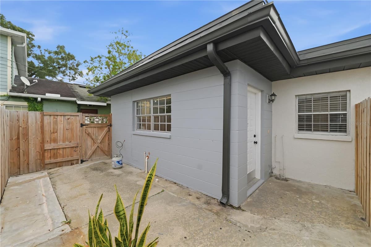 2607 CREST AVENUE — photo 31 of 48