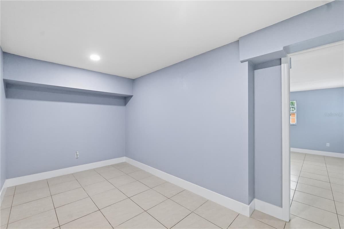 2607 CREST AVENUE — photo 23 of 48