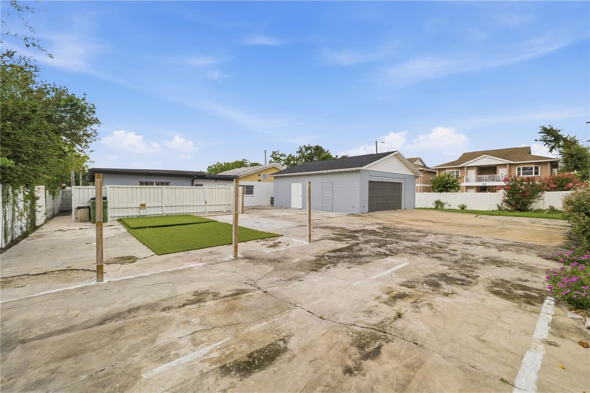 2607 CREST AVENUE — photo 33 of 48