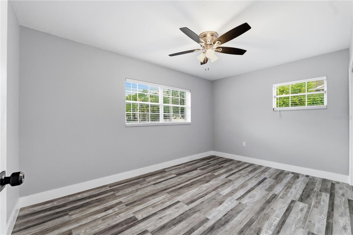 2607 CREST AVENUE — photo 13 of 48