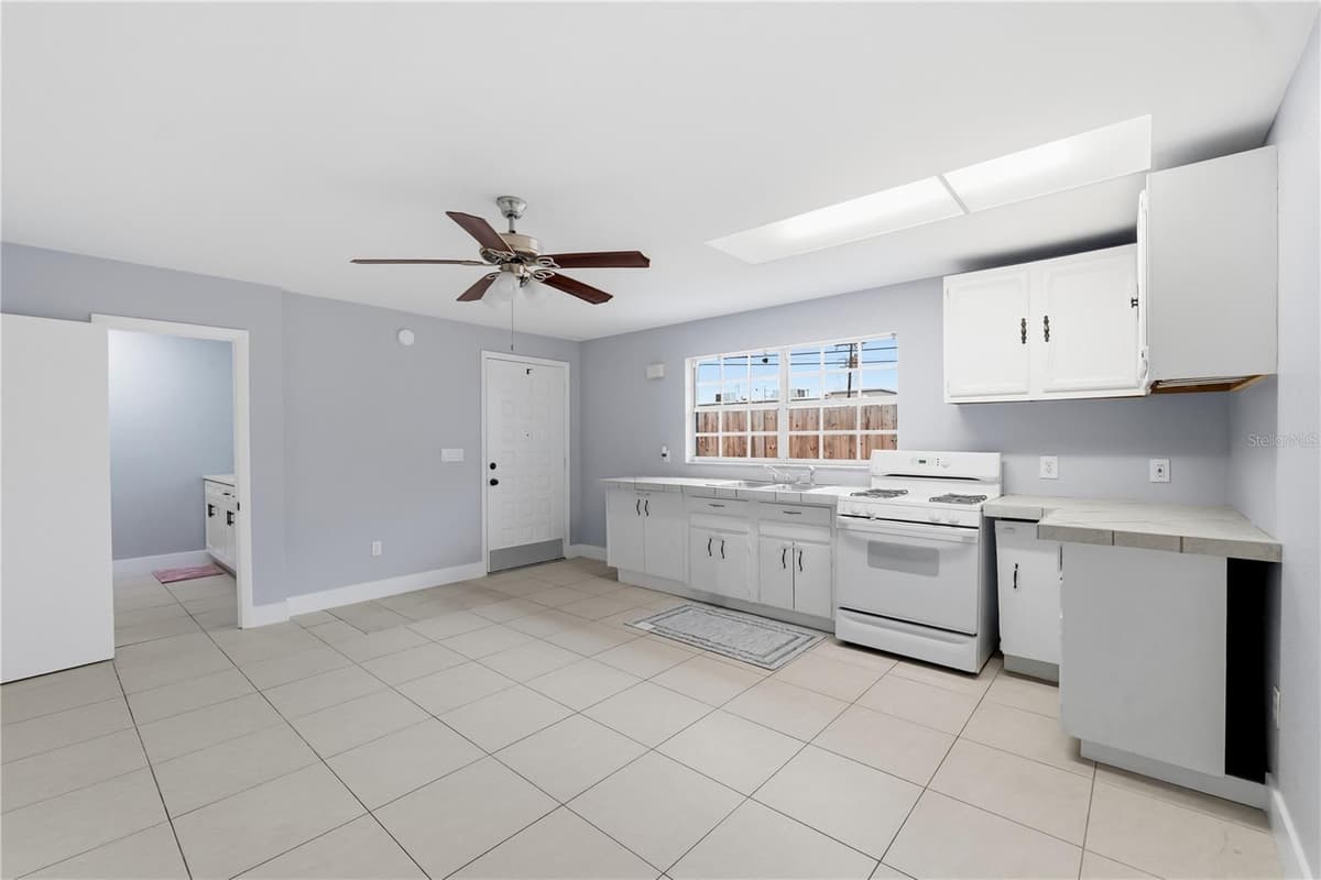 2607 CREST AVENUE — photo 26 of 48