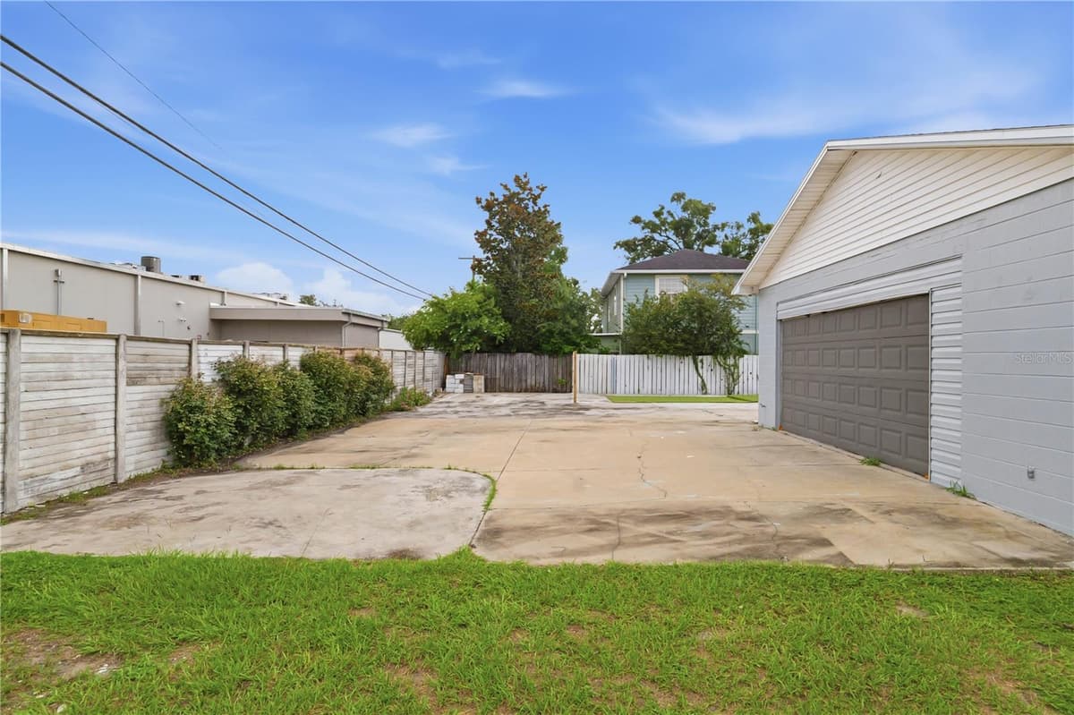 2607 CREST AVENUE — photo 34 of 48