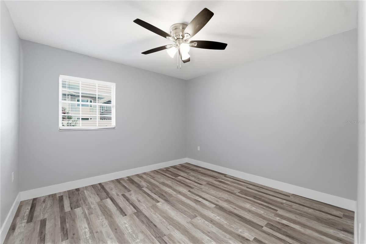 2607 CREST AVENUE — photo 15 of 48