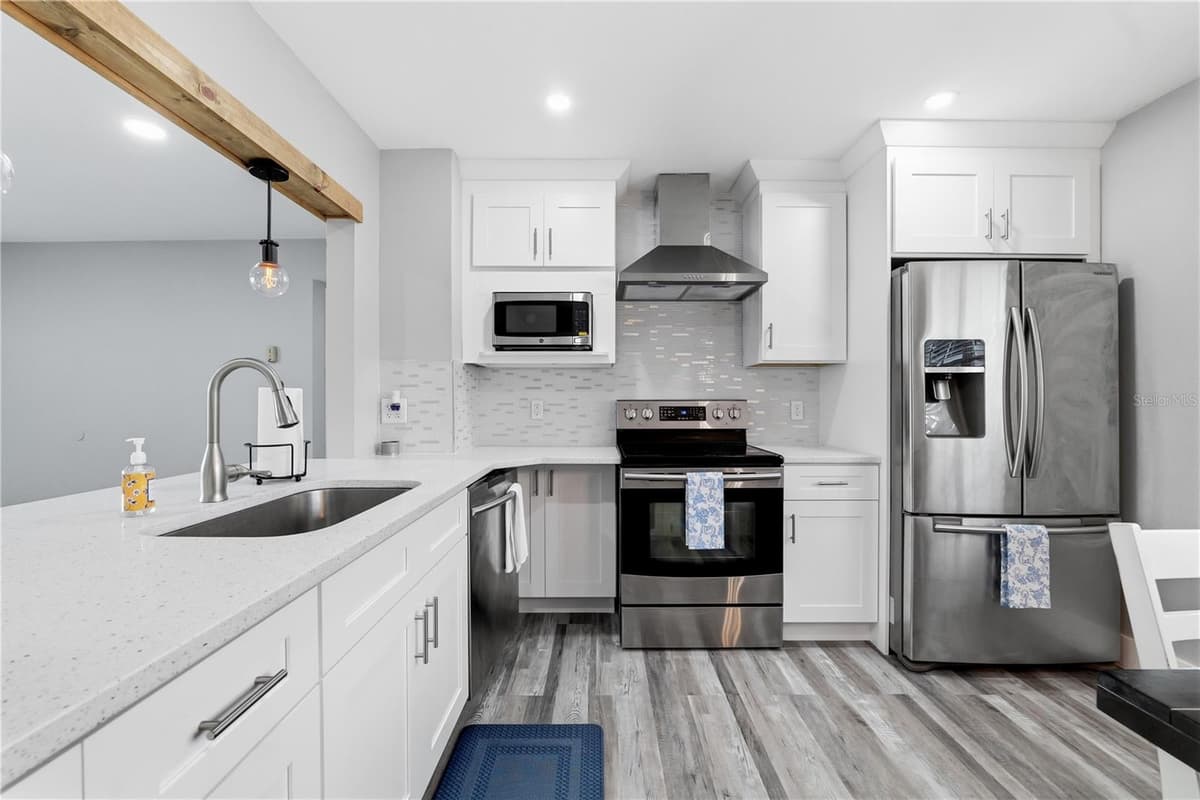 2607 CREST AVENUE — photo 10 of 48
