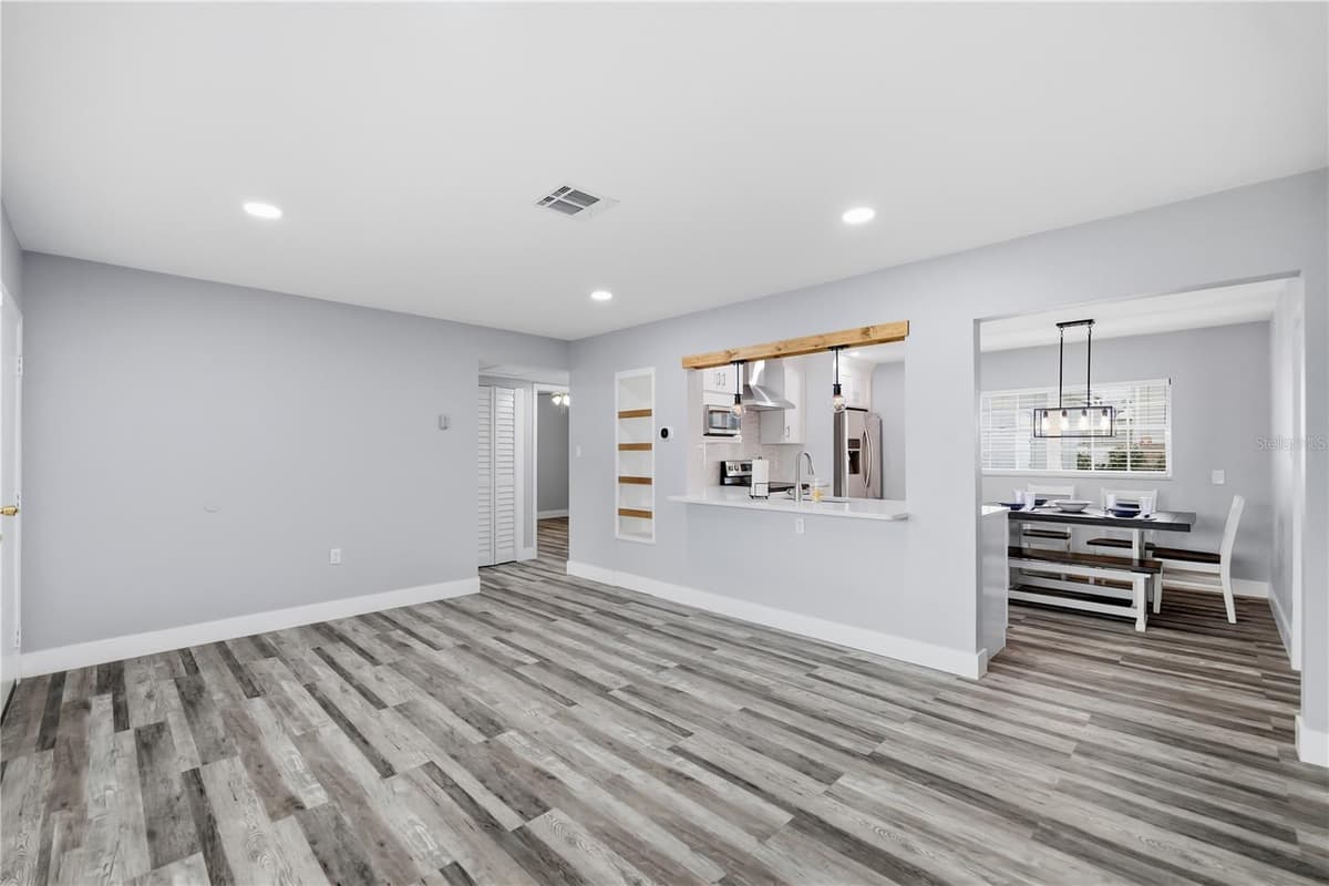 2607 CREST AVENUE — photo 6 of 48