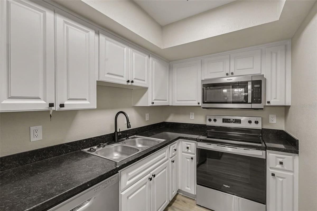 3711 W IOWA AVE — photo 10 of 24