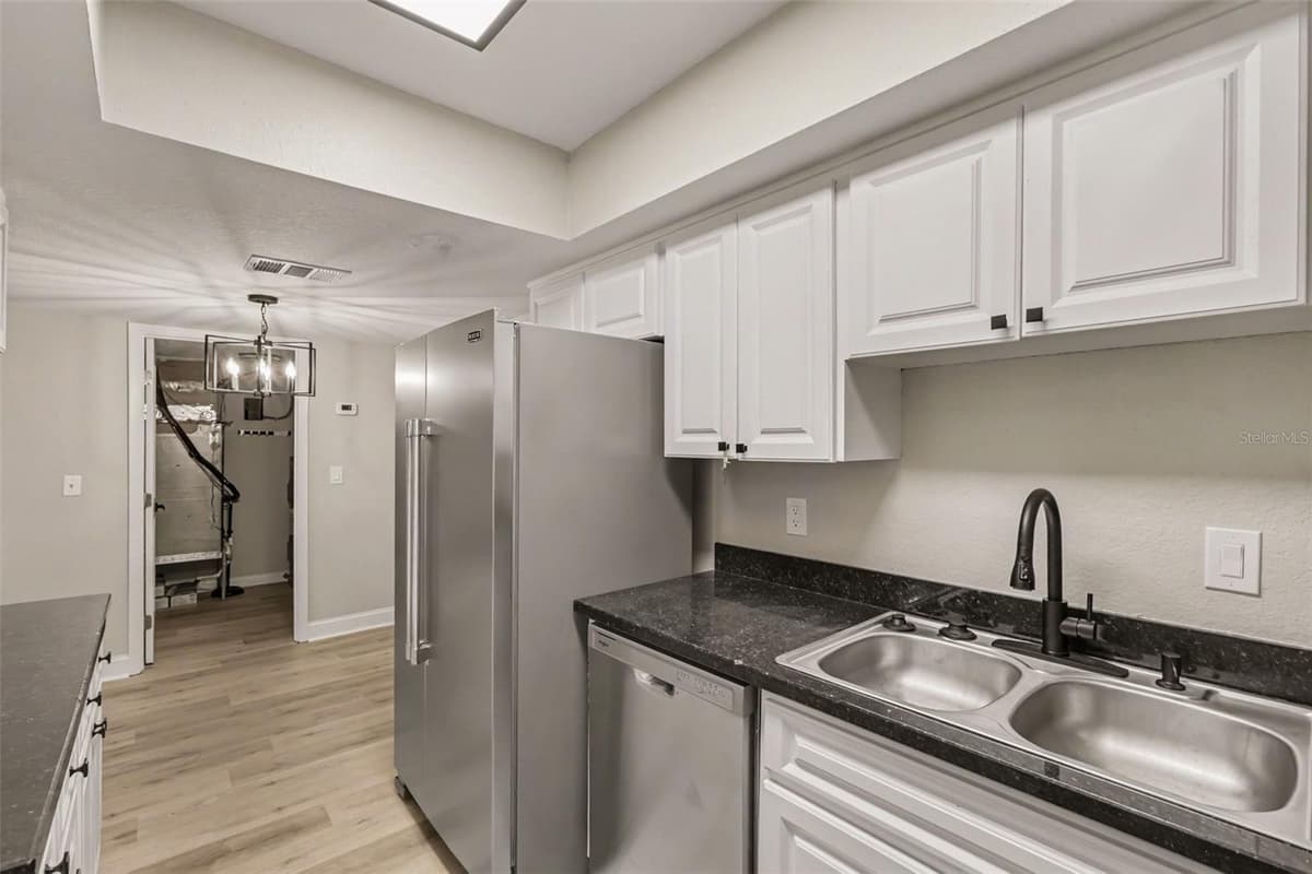 3711 W IOWA AVE — photo 11 of 24